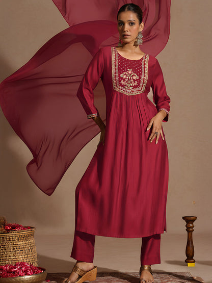 Janasya Women's Red Silk Blend Embroidered Straight Kurta Set