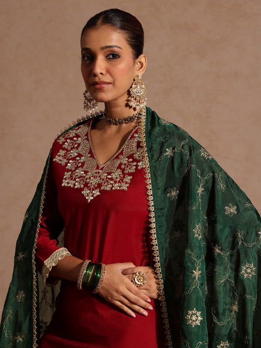 Janasya Women's Maroon Silk Blend Zari Embroidered Straight Kurta Set