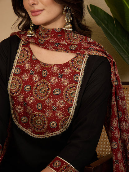 Janasya Women's Black Rayon Ajrakh Printed Straight Kurta Set