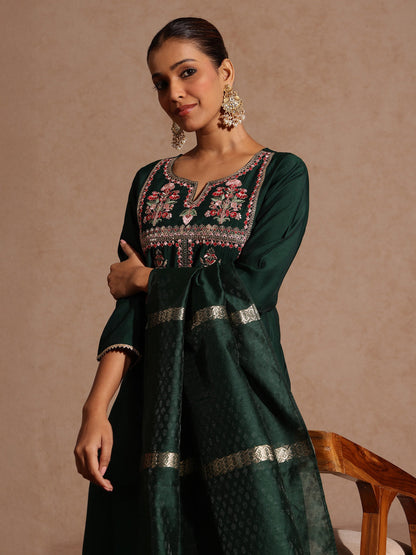 Janasya Women's Bottle Green Chanderi Silk Zari Yoke Embroidered Straight Kurta Set