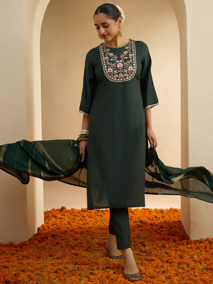 Janasya Women's Bottle Green Chanderi Silk Floral Yoke Embroiderered Straight Kurta Set