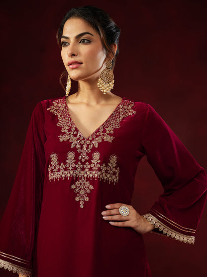 Janasya Women's Red Velvet Zari Yoke Embroidered Straight Kurta Set