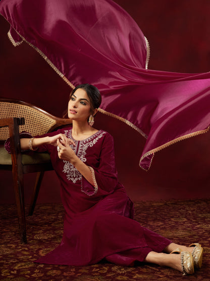 Janasya Women's Pink Velvet Zari Yoke Embroidered Straight Kurta Set