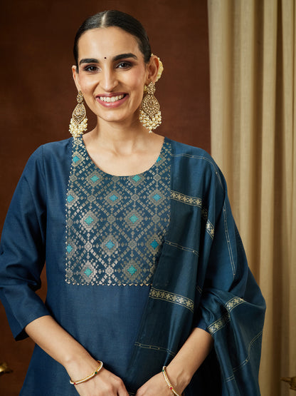 Janasya Women's Teal Blue Cotton Blend Yoke Design Straight Kurta Set