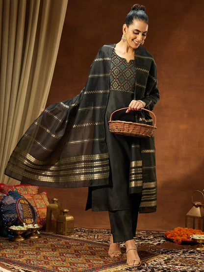 Janasya Women's Black Cotton Blend Yoke Design Straight Kurta Set