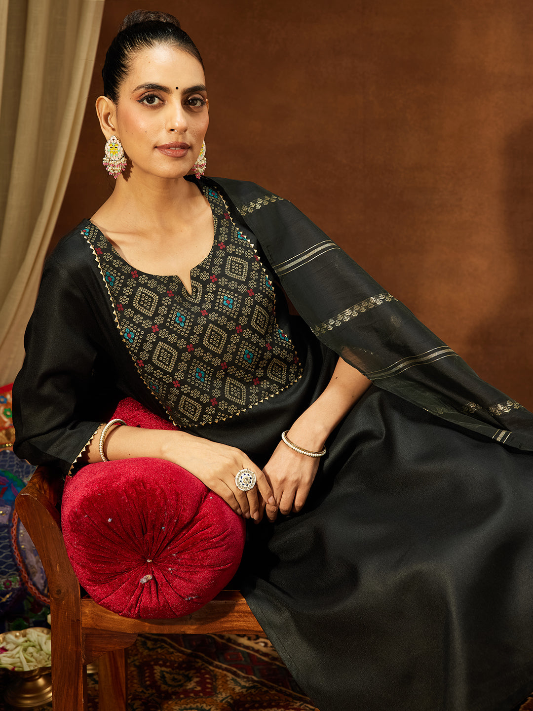 Janasya Women's Black Cotton Blend Yoke Design Straight Kurta Set