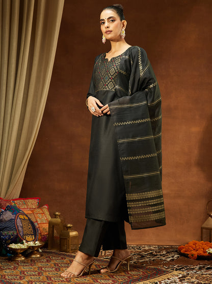 Janasya Women's Black Cotton Blend Yoke Design Straight Kurta Set