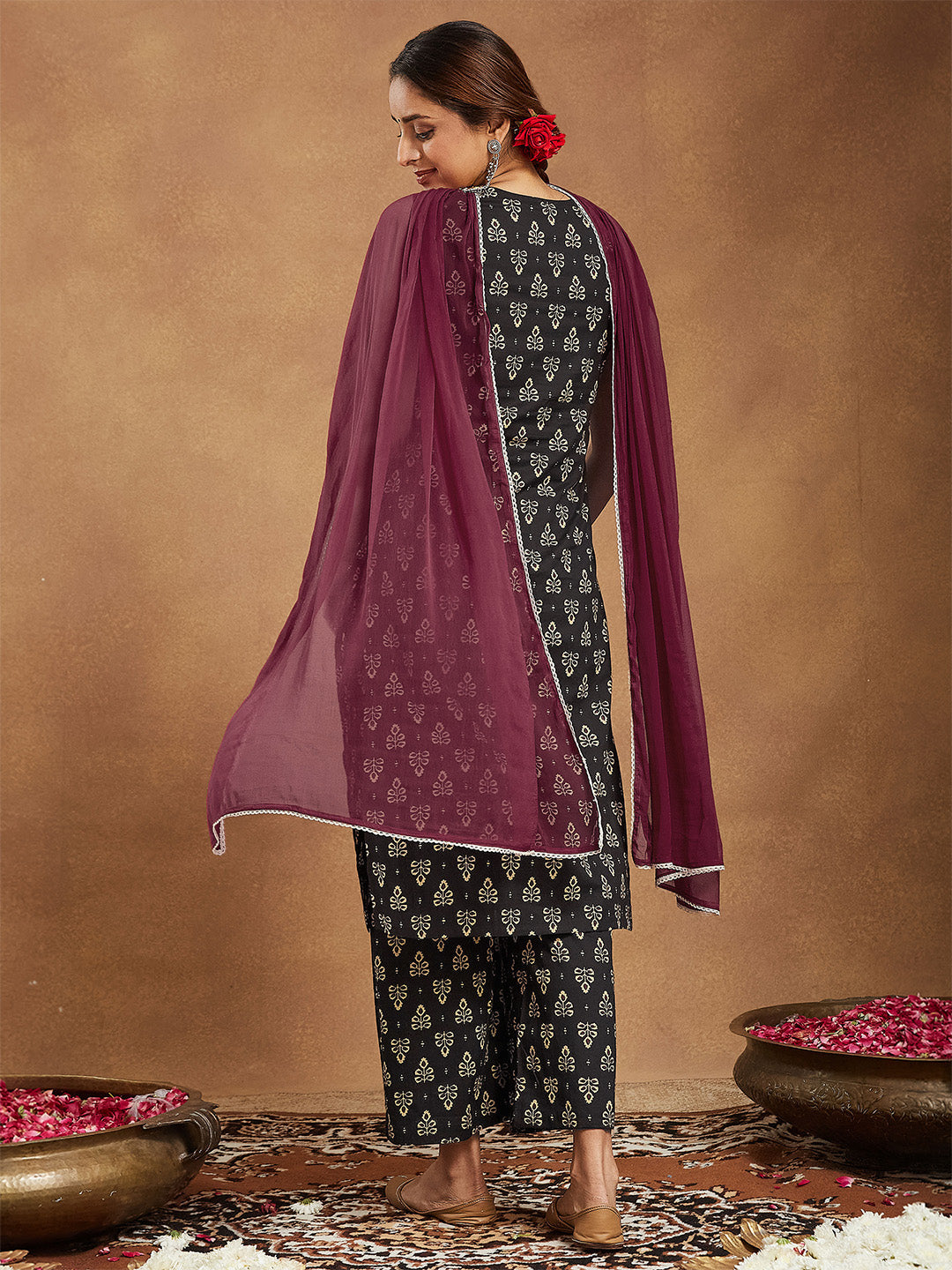 Janasya Women's Black Cotton Ethnic Motifs Printed Straight Kurta Set