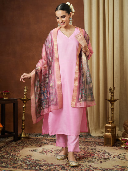Janasya Women's Light Pink Cotton Blend Yoke Design Straight Kurta Set With Printed Dupatta