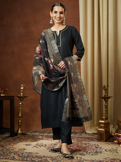 Janasya Women's Black Cotton Blend Yoke Design Straight Kurta Set