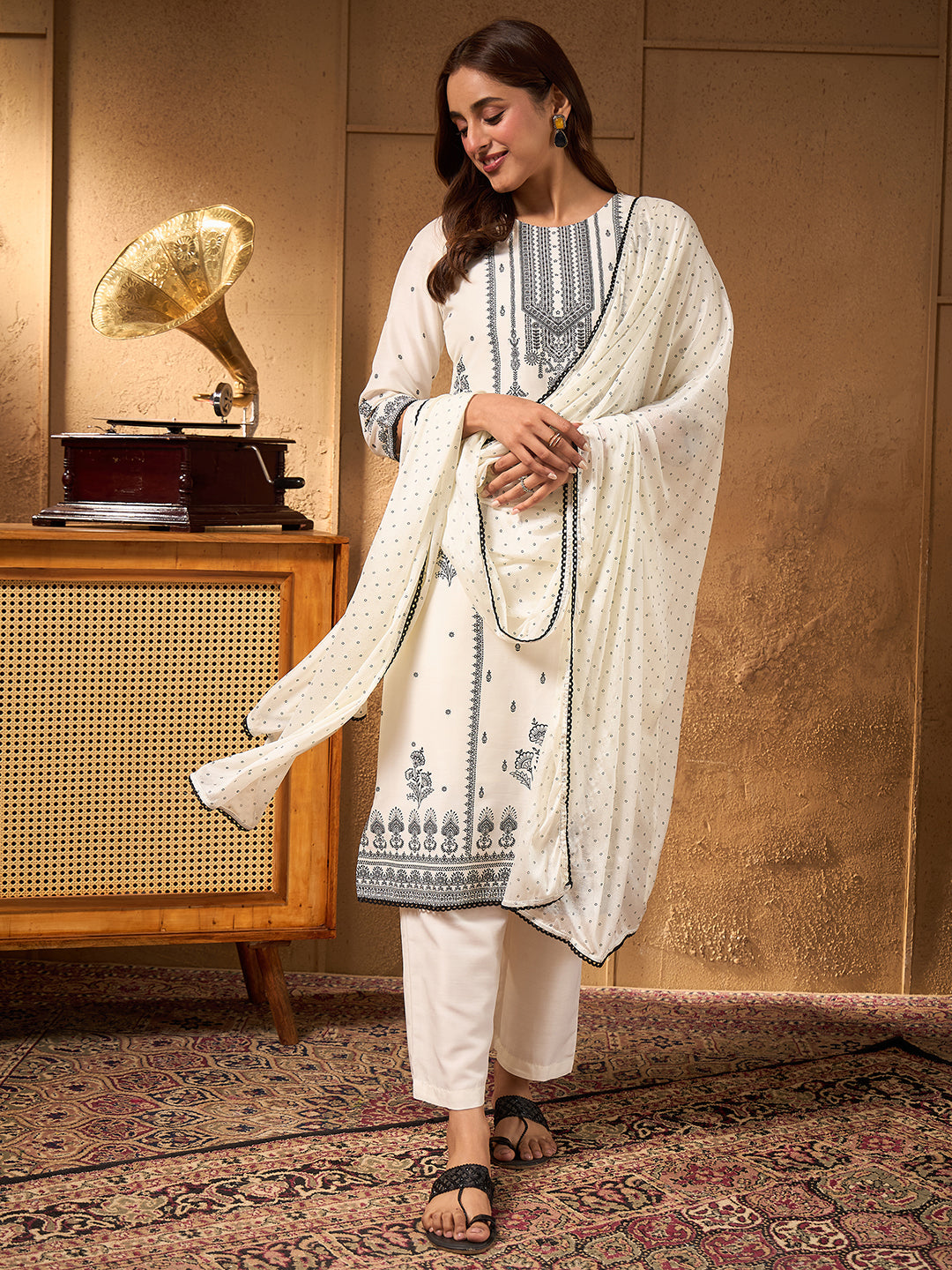 Janasya Women's White Silk Blend Floral Printed Straight Kurta Set