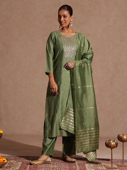 Janasya Women's Green Silk Blend Embellished Straight Kurta Set