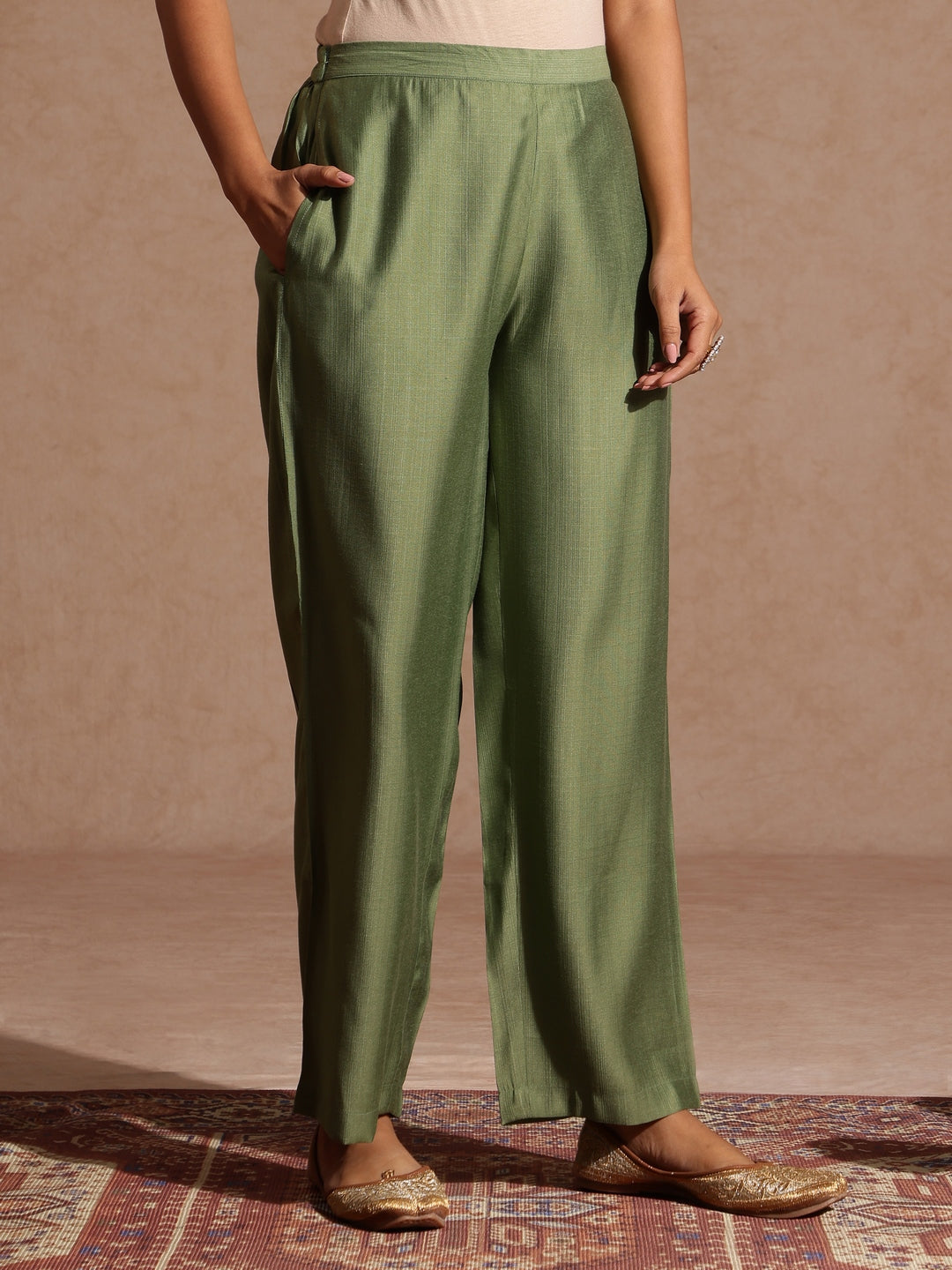 Janasya Women's Green Silk Blend Embellished Straight Kurta Set