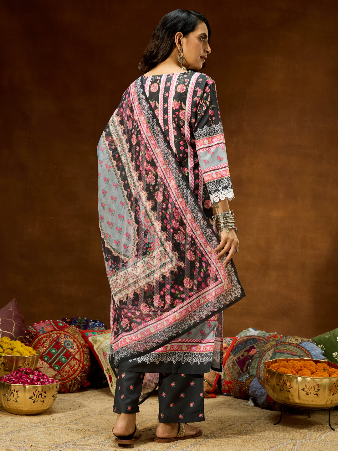 Janasya Women's Black Cotton Blend Floral Printed Straight Kurta Set