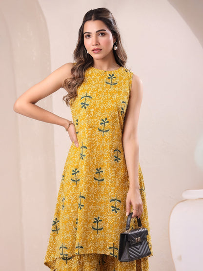 Janasya Women's Mustard Pure Cotton Floral Printed A-Line Kurta with Culotte Pant Set