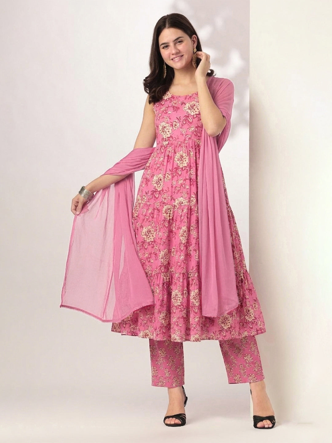 Janasya Women's Pink Pure Cotton Floral Printed Tiered Kurta Set