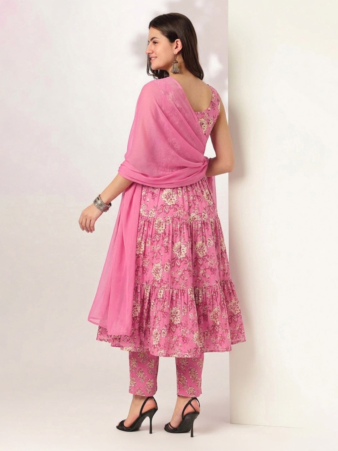 Janasya Women's Pink Pure Cotton Floral Printed Tiered Kurta Set