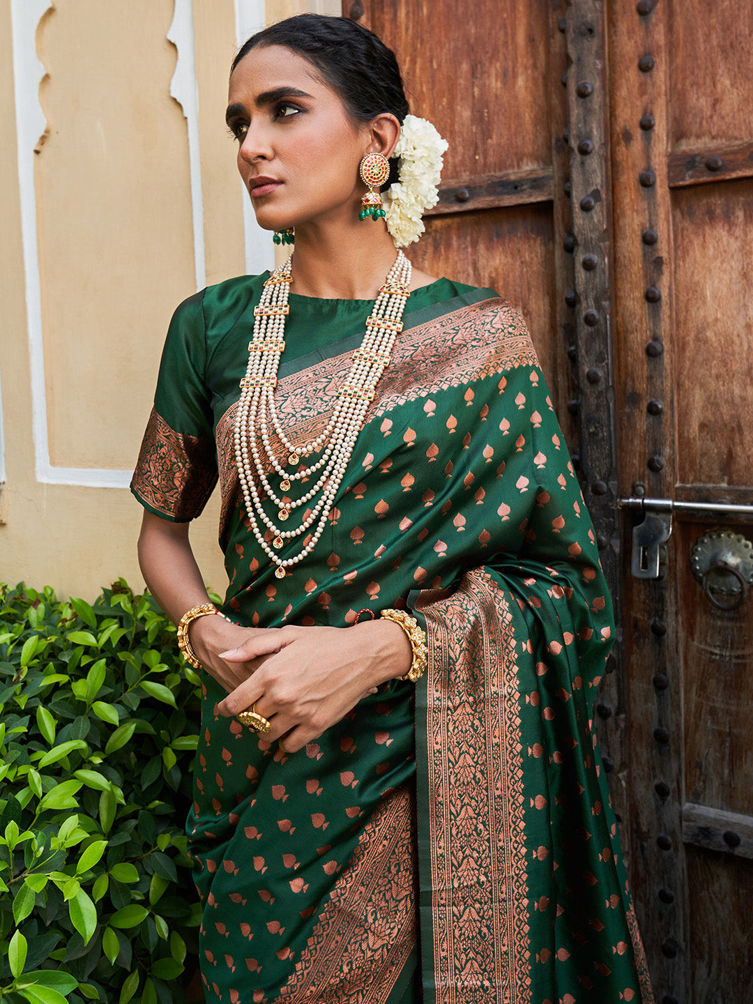 Green Banarasi Silk Ethnic Motifs Saree with Unstitched Blouse Piece