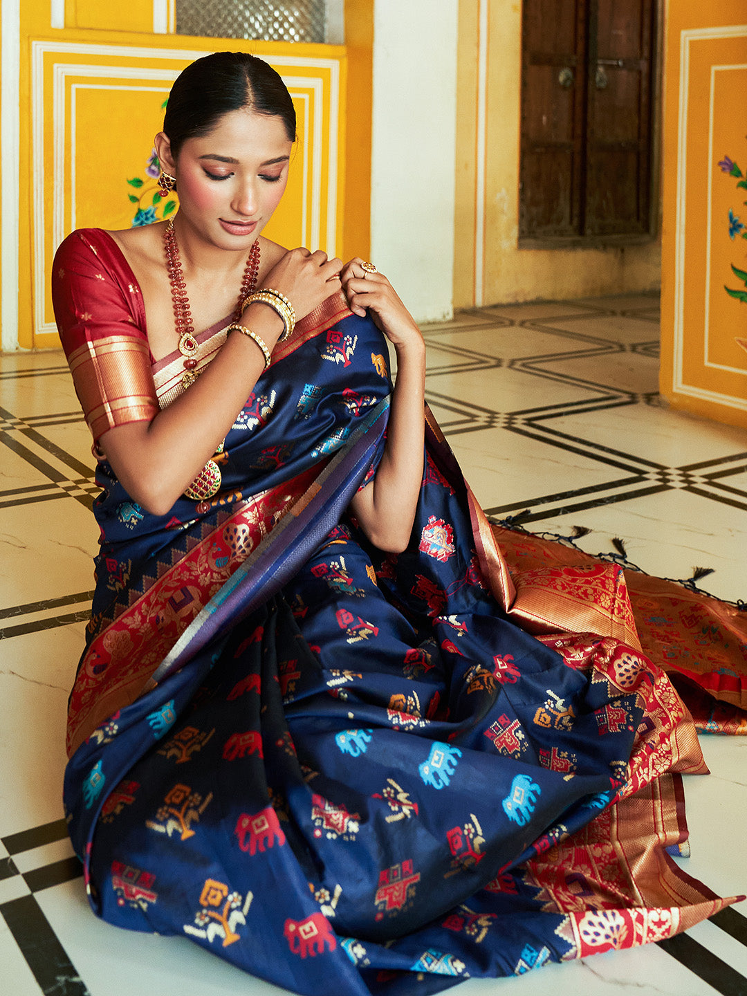 Navy Blue Cotton Silk Woven Ethnic Motifs Saree with Unstitched Blouse Piece