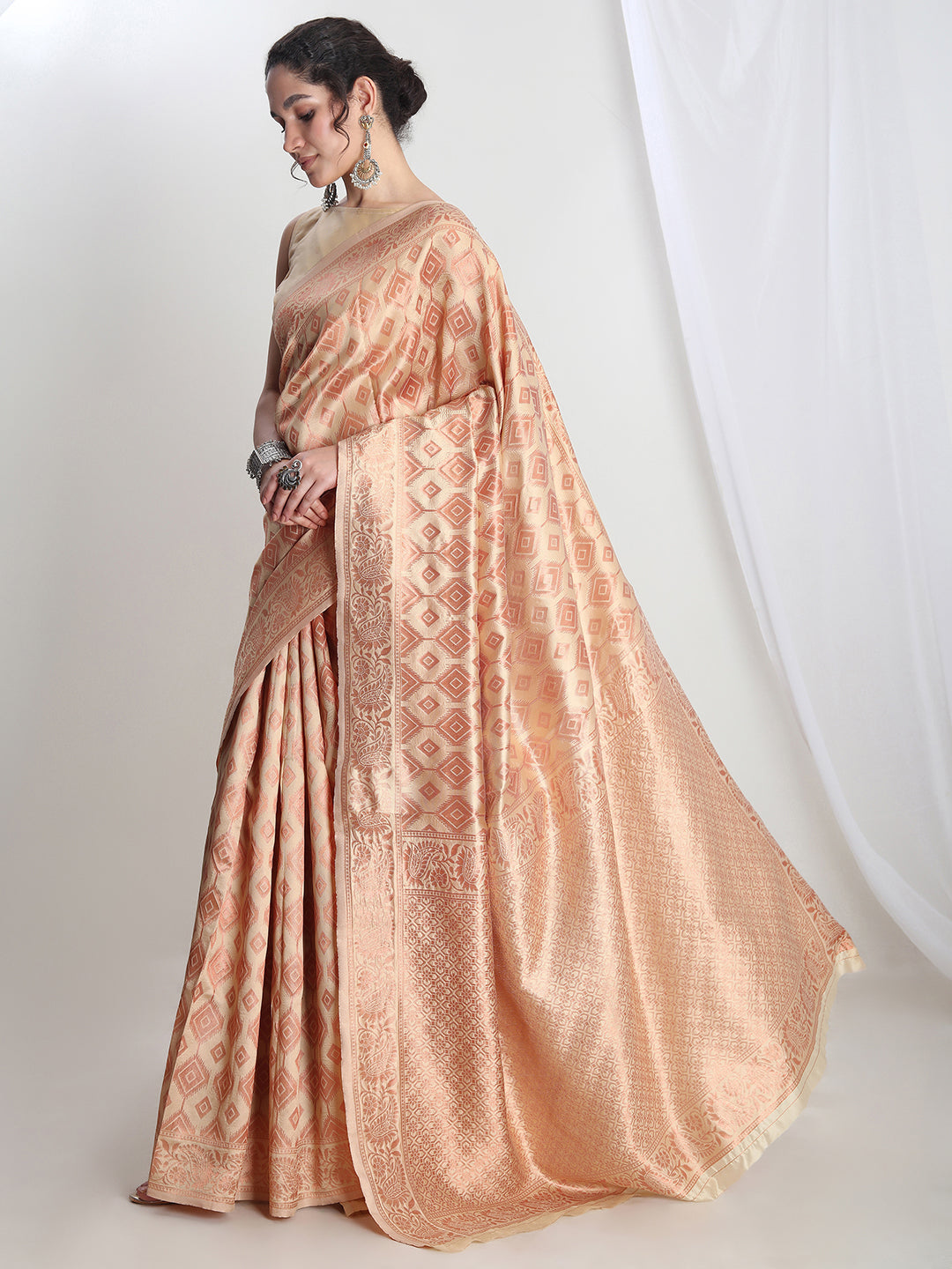 Janasya Women's Beige Silk Blend Geometric Woven Design Jacquard Saree with Blouse Piece