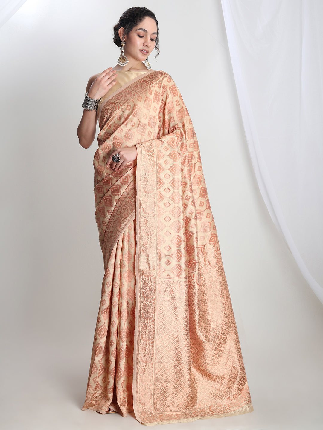 Janasya Women's Beige Silk Blend Geometric Woven Design Jacquard Saree with Blouse Piece