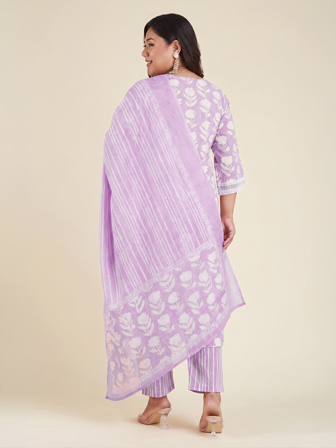 Janasya Women's Plus Size Lavender Pure Cotton Floral Printed Straight Kurta Set