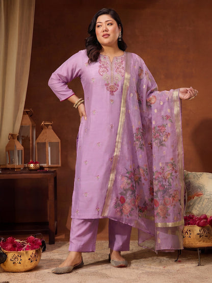 Janasya Women's Plus Size Lavender Chanderi Silk Floral Embroidered Straight Kurta Set