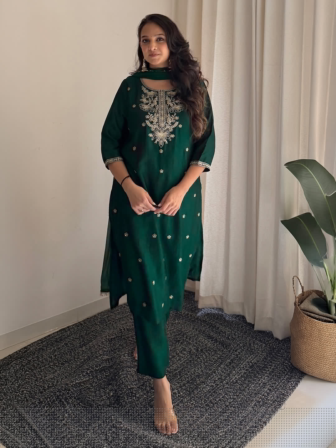 Janasya Women's Bottle Green Silk Blend Floral Zari Embroidered Straight Kurta Set